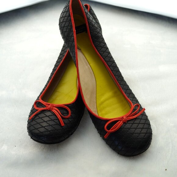 Kate Spade Quilted Leather Kitten Heel Ballet Pumps 7.5M Black Red Trim - Picture 2 of 16